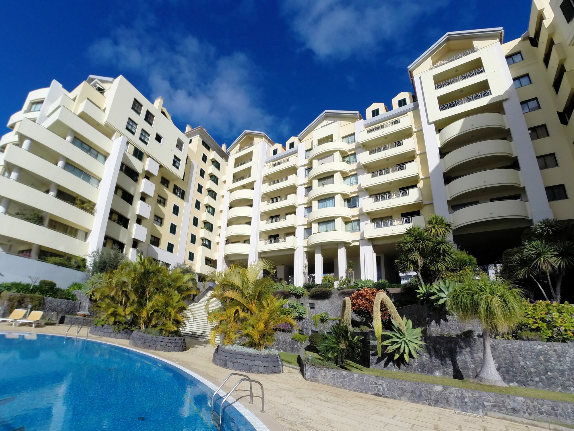 Finest Rentals - Beachfront Penthouse Funchal  Exteriör bild